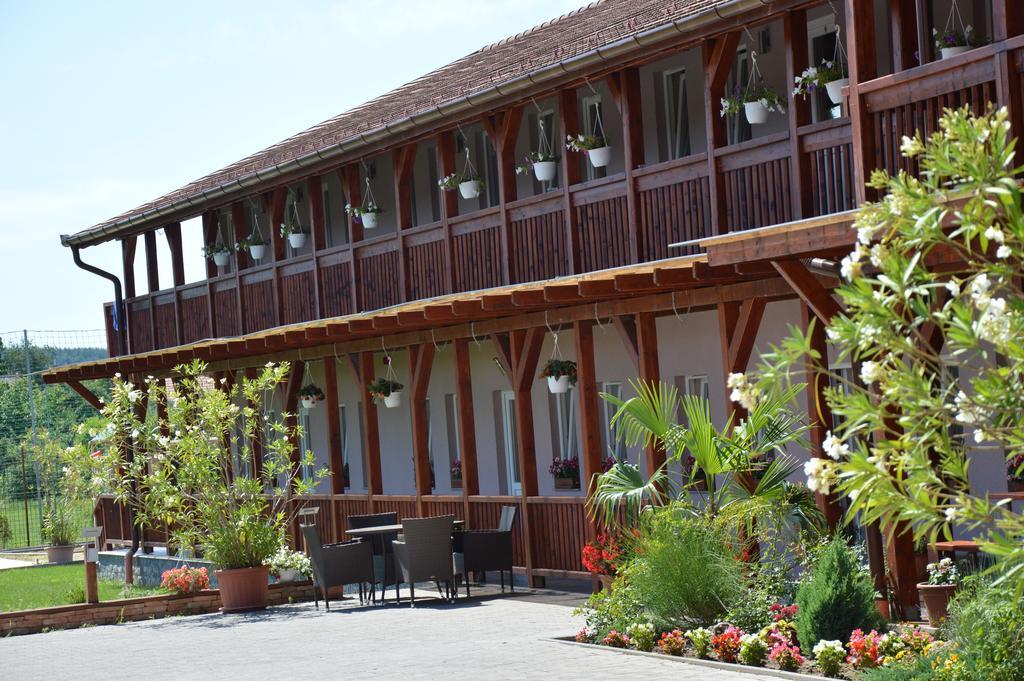 Sweet Life Wellness Apartments Egerszalók Esterno foto
